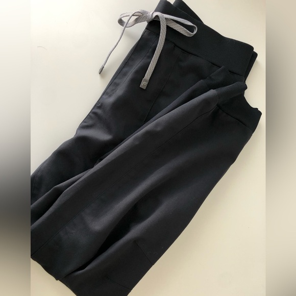 Fabletics Black Jogger Scrub Pants Medium Petite - Picture 2 of 4